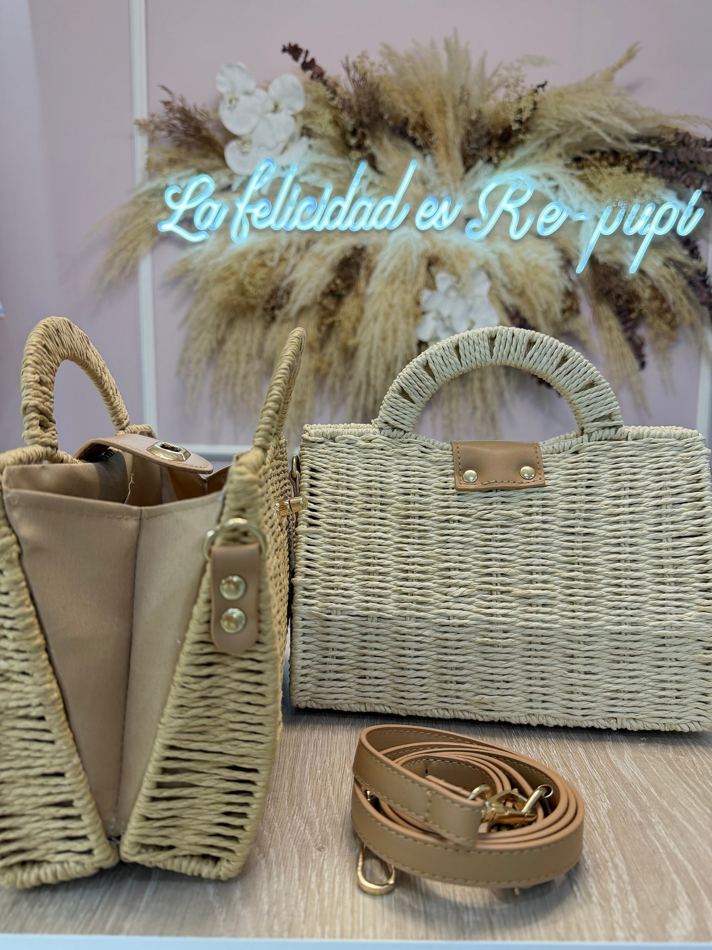 Bolso en yute, con correa de manos libres