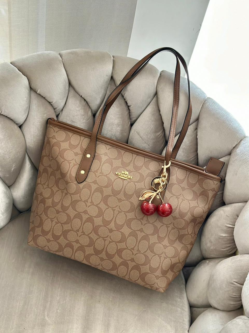 Bolso de viral con detalle de cereza 🍒