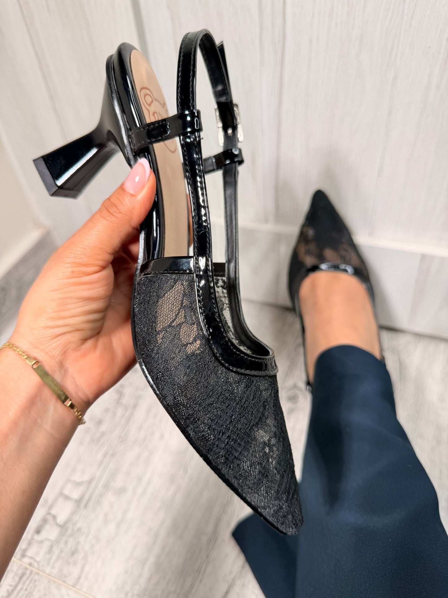 Stilettos Slingback de encaje y charol negro