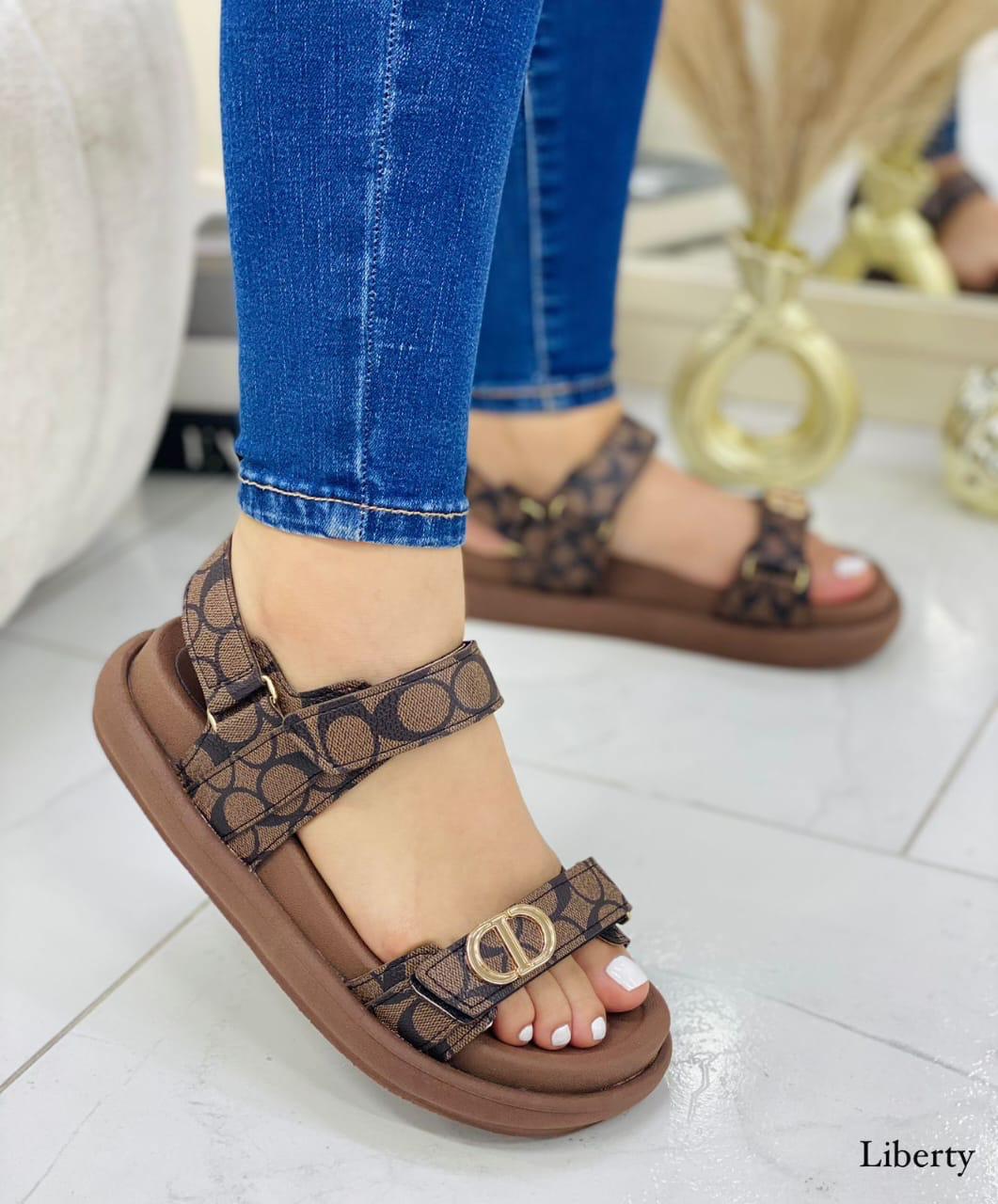 Sandalia tipo canoa,