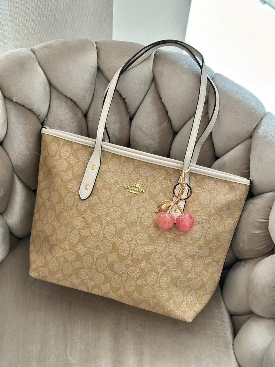 Bolso de viral con detalle de cereza 🍒