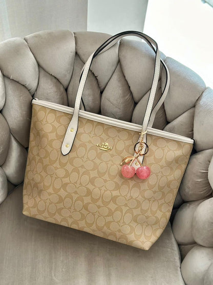 Bolso de viral con detalle de cereza 🍒