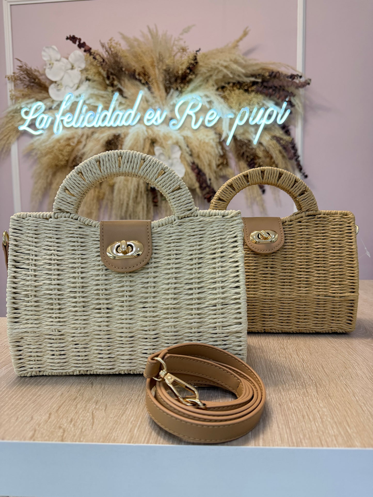 Bolso en yute, con correa de manos libres