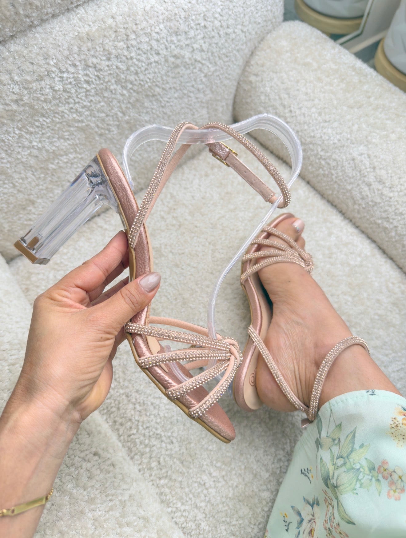 Tacón 4 tiras, altura 7 cm