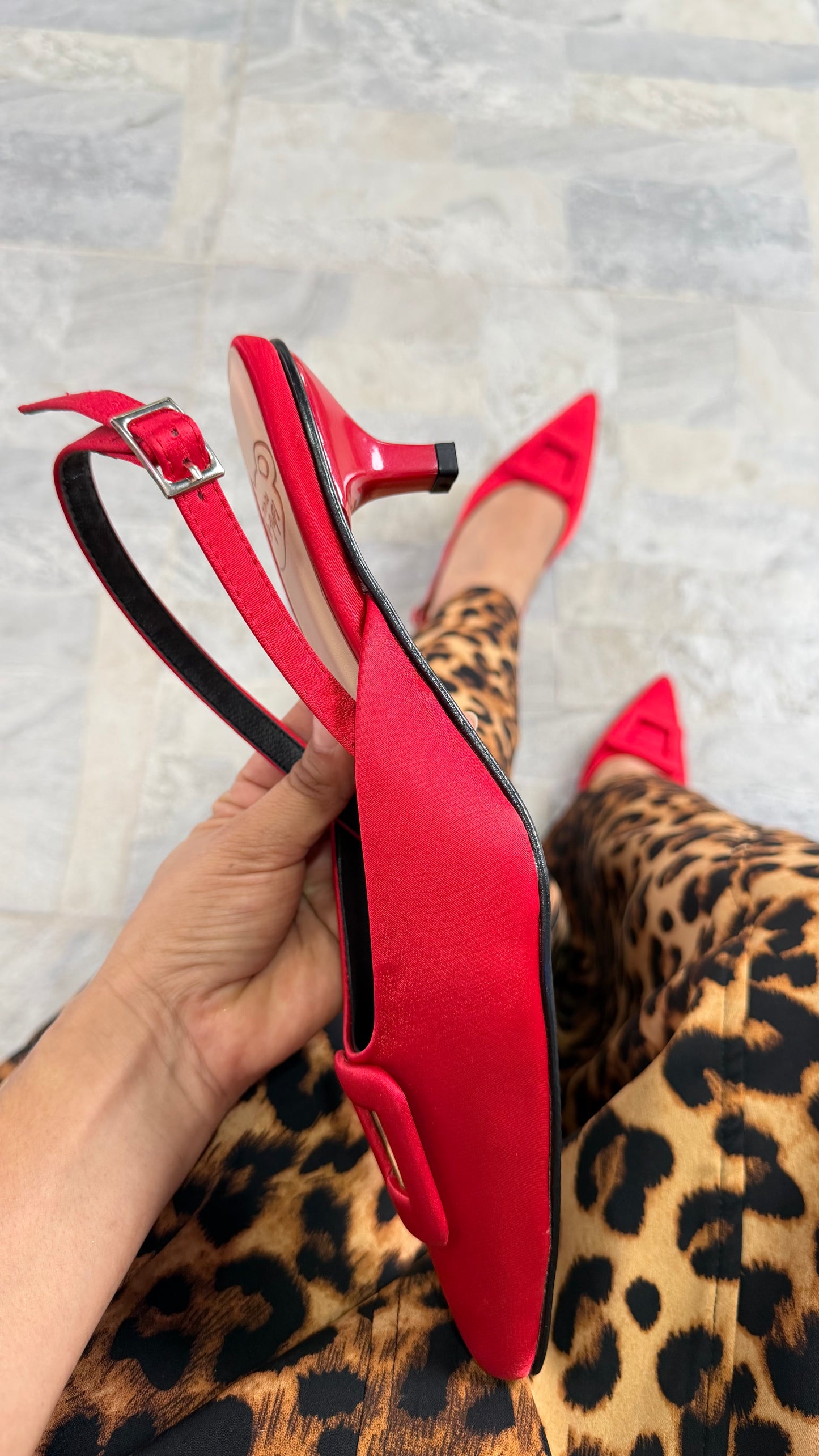 Stilettos Slingback en Satín Rojo 👠❤️