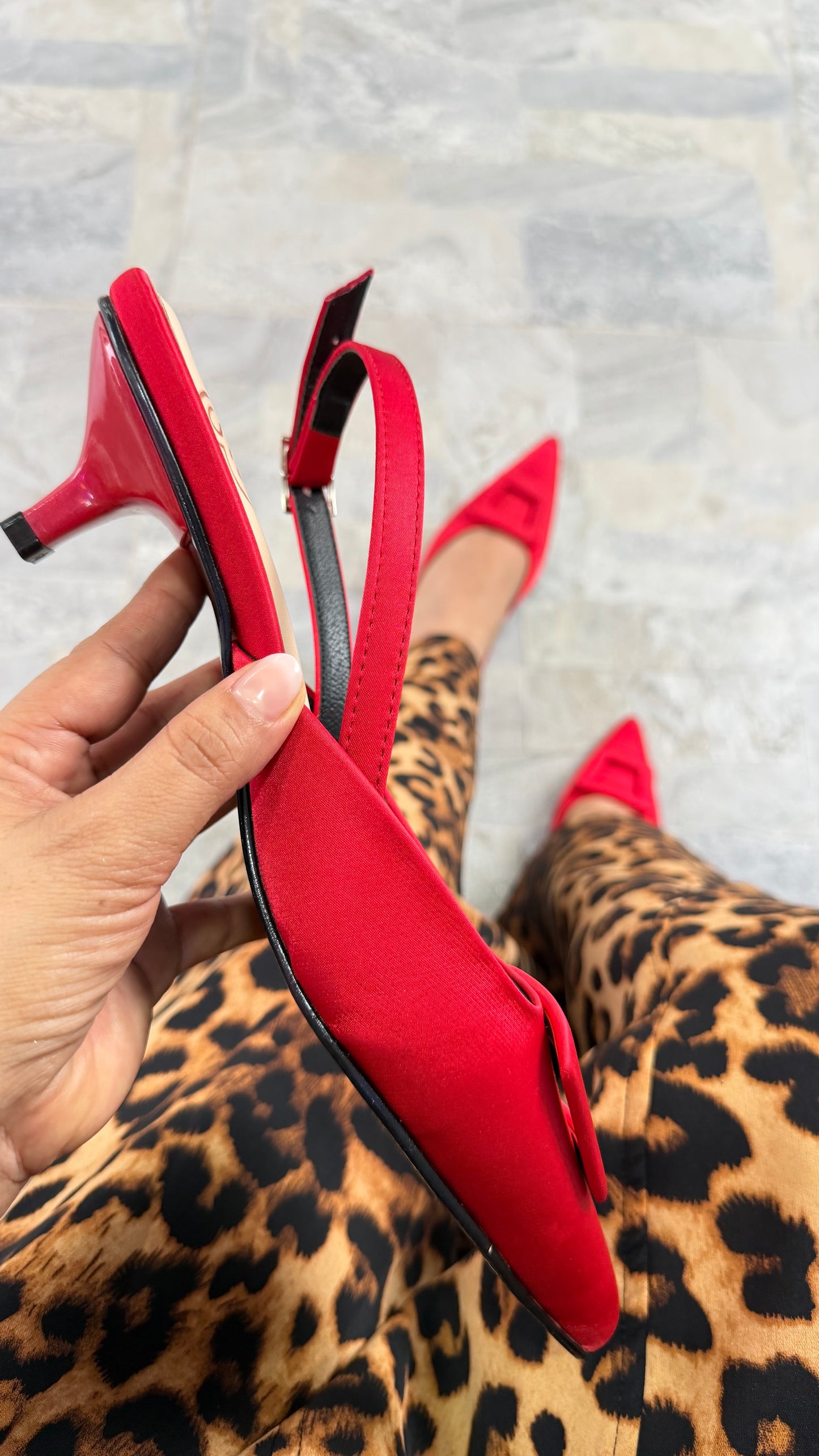 Stilettos Slingback en Satín Rojo 👠❤️