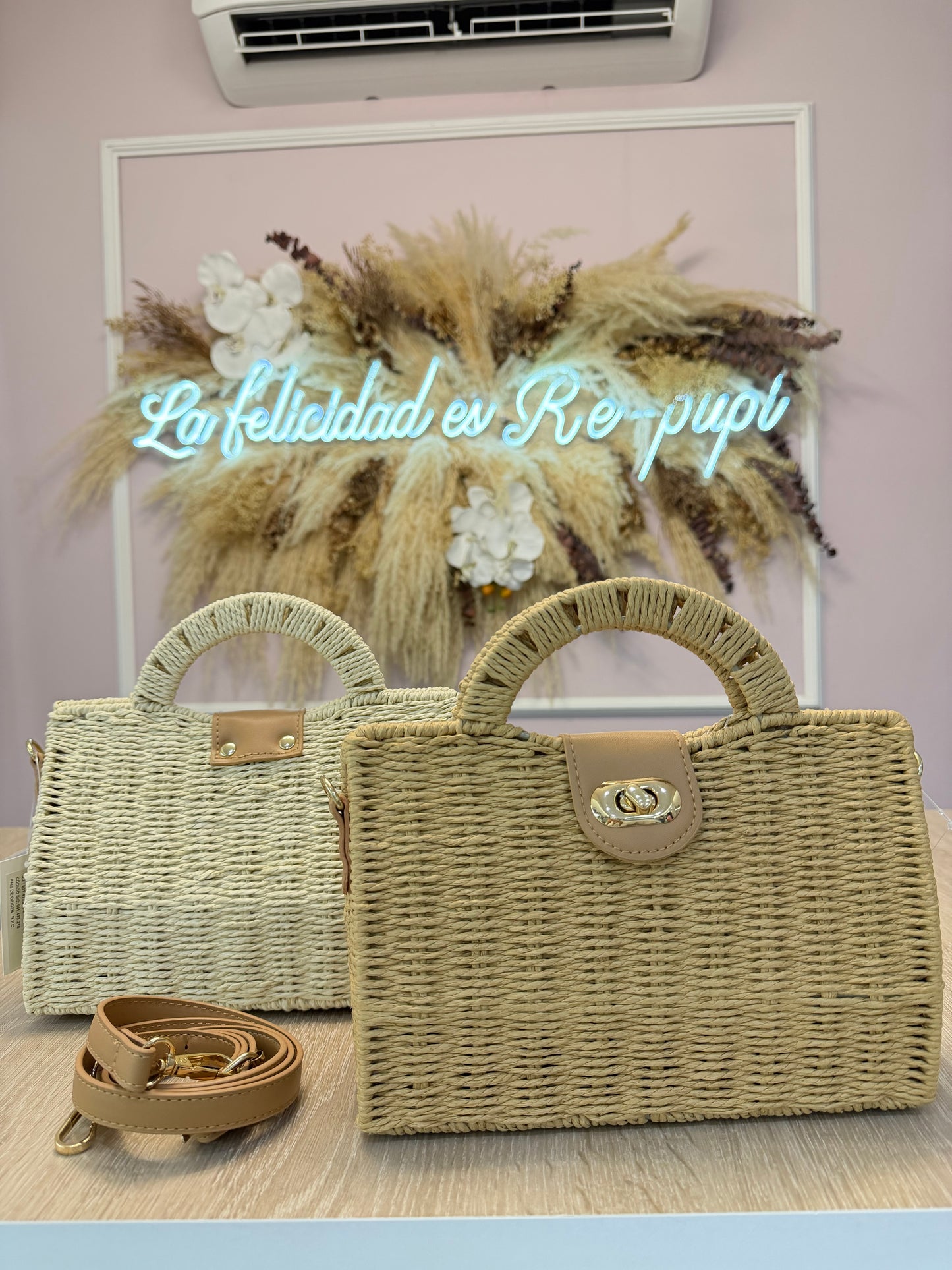 Bolso en yute, con correa de manos libres